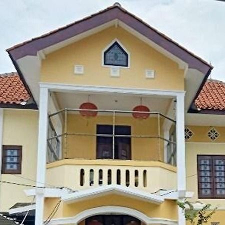 Kost 48 Surabaya Hotel Kültér fotó