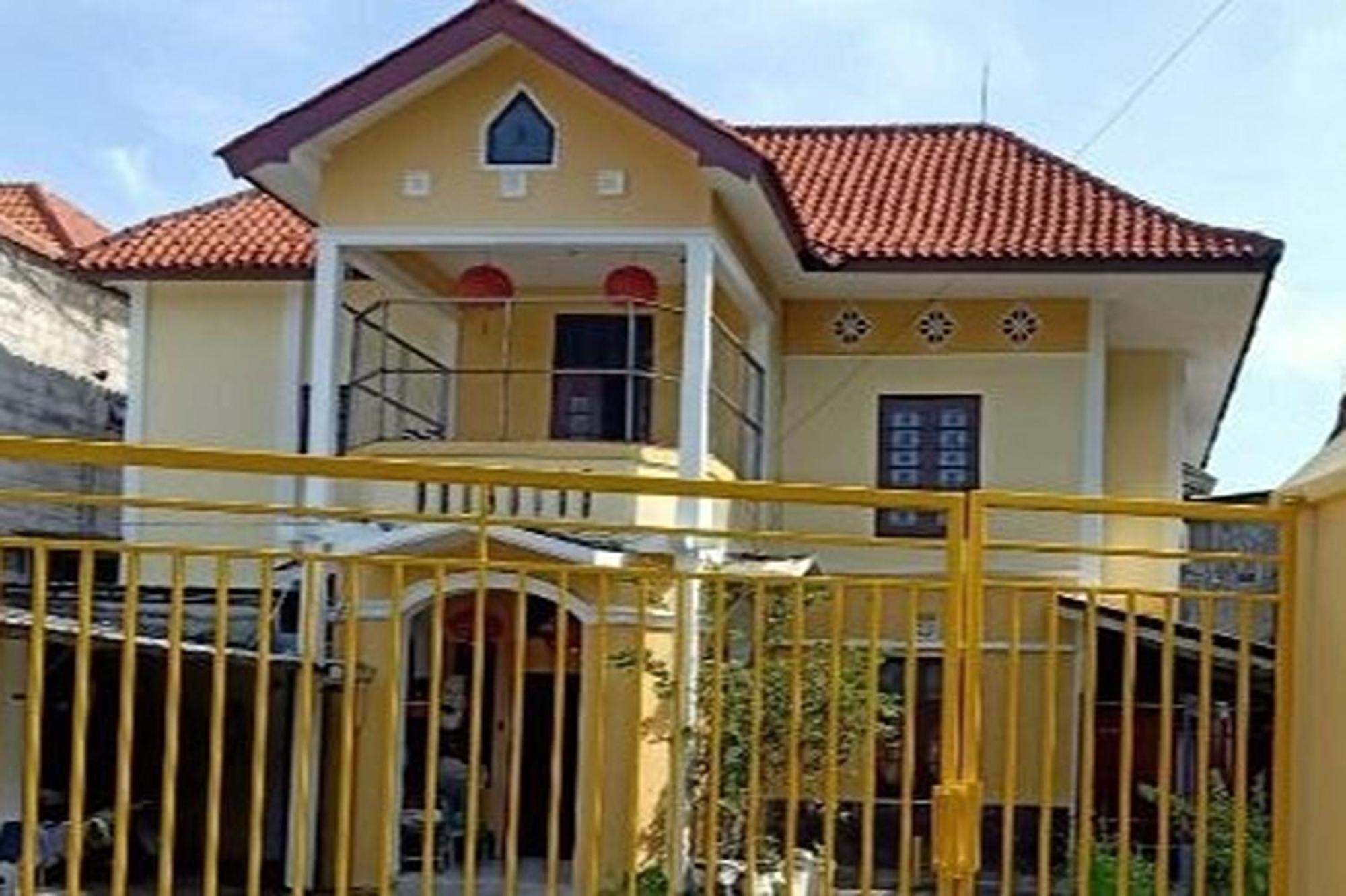 Kost 48 Surabaya Hotel Kültér fotó